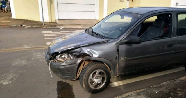 Em Catalão, acidente entre carros deixa ferido em cruzamento do Bairro Monsenhor de Souza