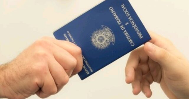 Governo sugere fim do abono salarial do PIS e revisão do mínimo