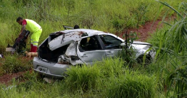 Capotamento de veículo é registrado na BR-050