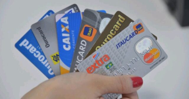 Juros do cartão de crédito e do cheque especial sobem em novembro