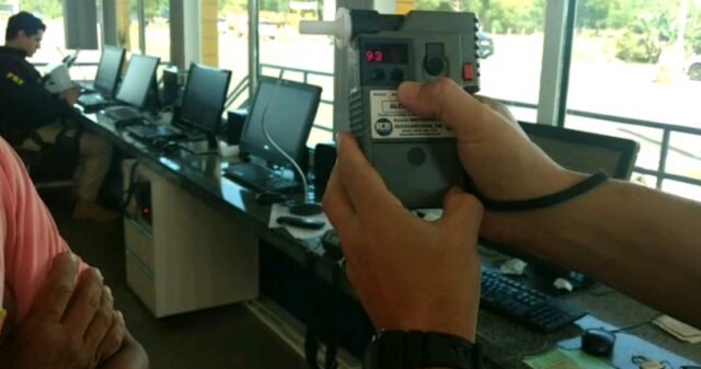 PRF prende motorista sem CNH por dirigir embriagado na BR-050, em Catalão