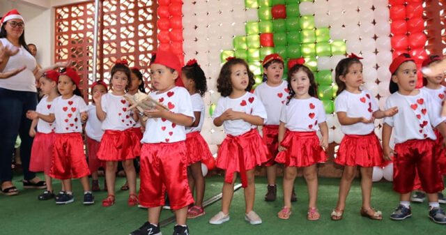 Creche CEMEI Ana Ramos dos Santos realiza apresentação de Natal