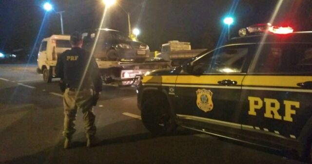 Veículo de família feita refém ontem é encontrado abandonado na BR-050 em Cumari, GO