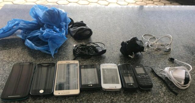 Sete celulares são apreendidos por agentes penitenciários do presídio de Catalão