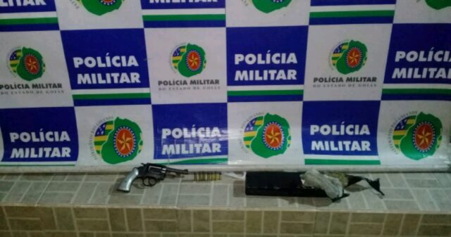 Quatro pessoas são presas e um menor é apreendido por crime de tráfico de drogas e outros delitos