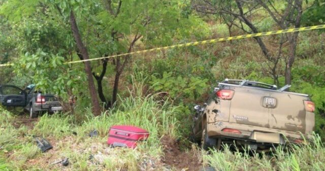 Acidente entre picape e caminhonete deixa três pessoas mortas e três feridas na BR-040, em Cristalina