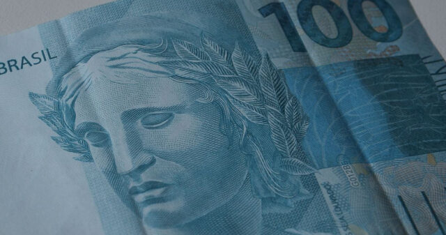 Restituição do Imposto de Renda começa a pagar hoje R$ 667 milhões