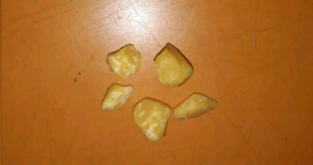 Polícia Militar flagra suspeito com cinco pedras de crack, em Ipameri