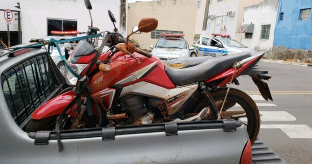 Polícia Militar recupera moto roubada e dois menores são apreendidos