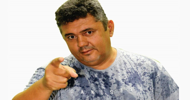 O abraço do dia vai para o cantor Bruno Vilassa. Feliz Aniversário!