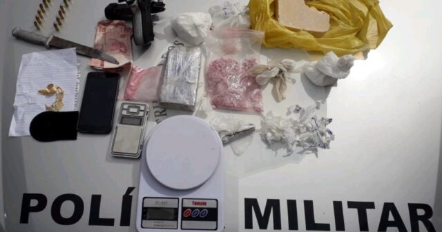 Homem é preso por posse ilegal de arma e suspeito de tráfico de drogas