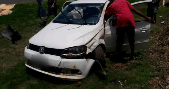 Homem é surpreendido por dois indivíduos armados e tem o carro roubado em Marzagão