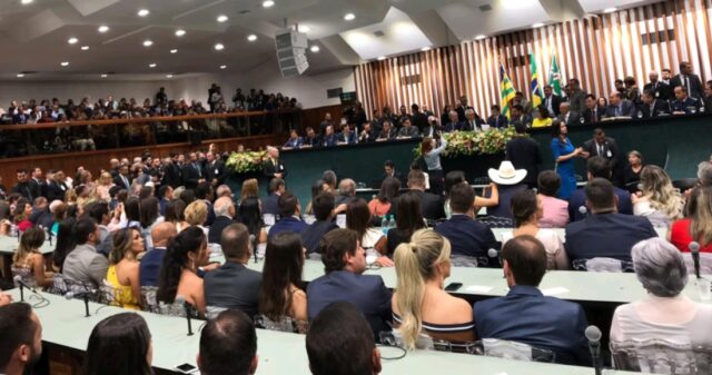 Deputados estaduais eleitos são empossados na Alego