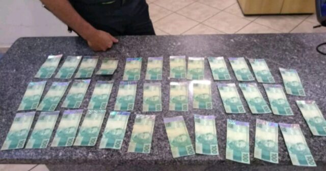 Homem é preso com mais de R$ 3 mil em notas falsas em Coromandel