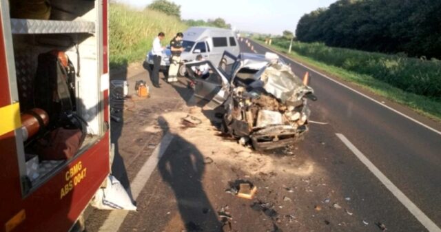 Trágico acidente deixa dois mortos e dois gravemente feridos na BR-365
