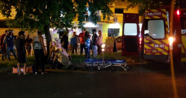 Jovem tem ferimentos graves ao sofrer queda de moto na Avenida Dr. Lamartine