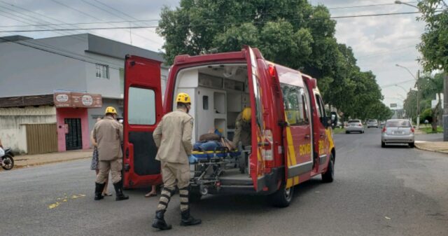 Motociclista é fechada por carro e sofre acidente em avenida de Catalão