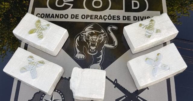 COD apreende 4,5 kg de "cocaína pura escama de peixe" e efetua a prisão de traficantes em Corumbaíba