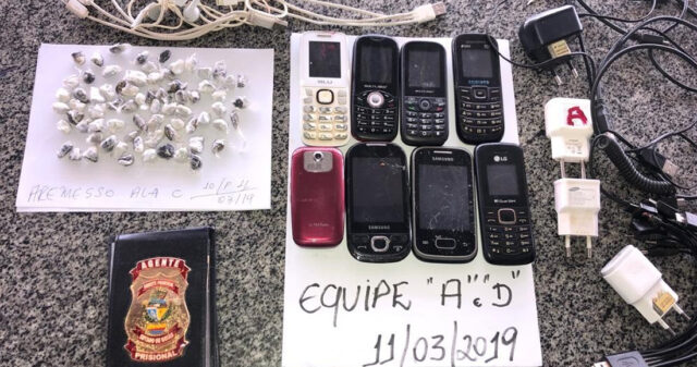 Plantonistas evitam a entrada de oito celulares em Catalão