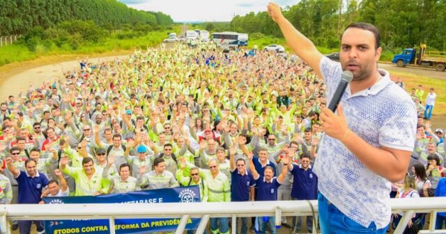 Sindicato Metabase em assembleia com trabalhadores da empresa Cmoc e Mosaic