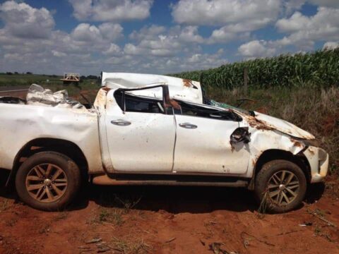 Grave acidente na GO-147 deixa veículo totalmente destruído