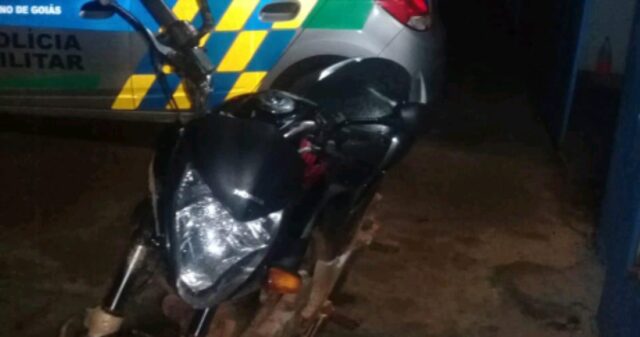 Polícia Militar recupera moto roubada no Distrito Santo Antônio do Rio Verde