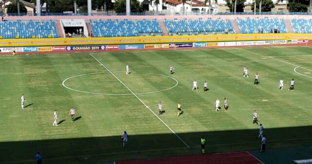 Márcio erra pênalti, Goiânia perde jogo e Crac garante a classificação no Goianão