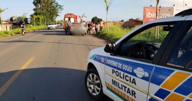 Homem fica ferido após colidir na traseira de caminhão na GO-330