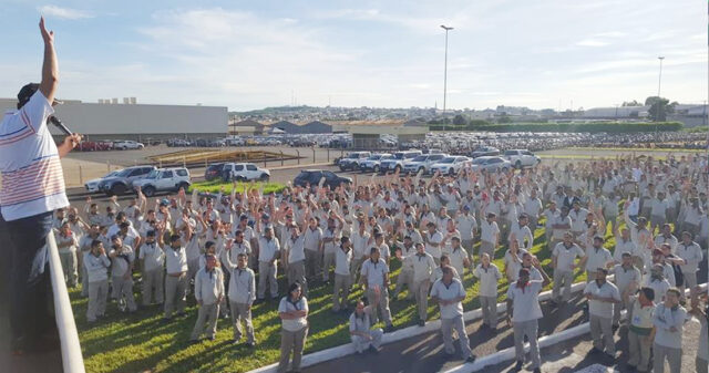 Trabalhadores da Mitsubishi reprovaram em assembleia a proposta de redução de jornada e de salário apresentada pela empresa