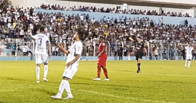 Vila Nova perde em Catalão, mas garante classificação a semifinal