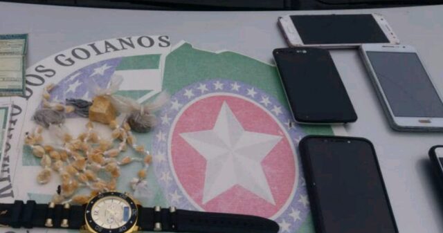 Suspeitos por tráfico de drogas são presos e vários objetos apreendidos no bairro Pontal Norte