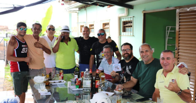 Empresário Dr. Lourival reúne amigos e clientes no Quiosque de sua Loja
