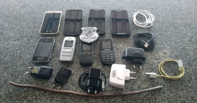 Servidores evitam entrada de oito celulares na Unidade Prisional de Catalão