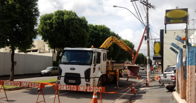 Desligamento em rede de energia deixa comerciantes revoltados no Bairro Nossa Senhora de Fátima