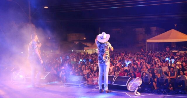 Carvalho & Mariano faz a abertura da Festa do Trabalhador em Ouvidor