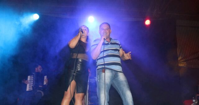 Banda Explosão do Forró animou a noite de sábado no Barretão Show