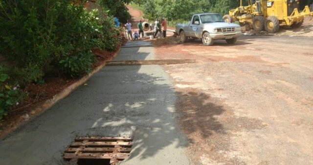 Prefeitura de Cumari constrói ponto de escoamento de água pluvial
