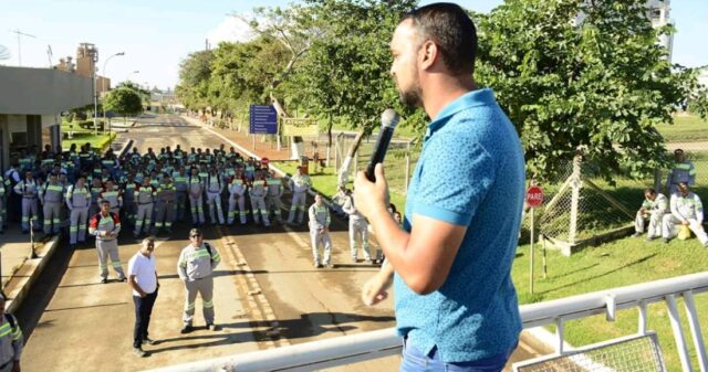 Sindicato Metabase inicia a semana realizando assembleia com trabalhadores do terminal da CMOC