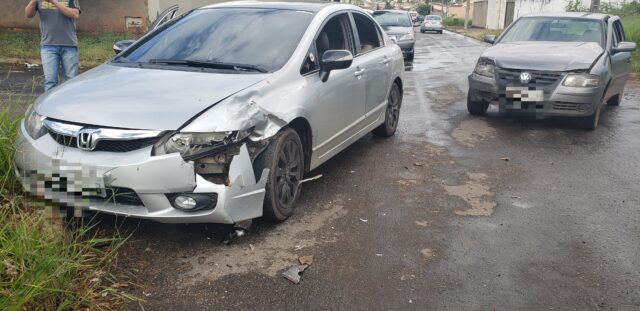 PM registra acidente de trânsito envolvendo dois veículos no Bairro Paineiras