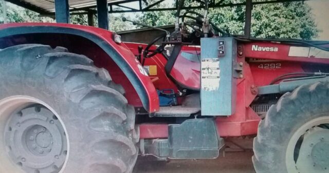Ladrões furtam trator de propriedade rural, em Campo Alegre de Goiás