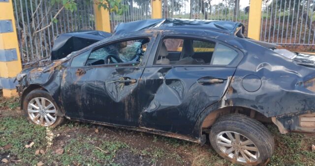 Duas pessoas ficam feridas após saída de pista na BR-050