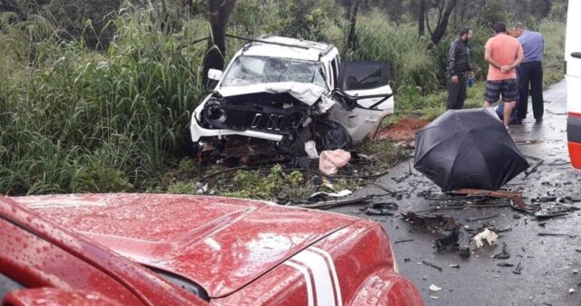 Colisão frontal entre dois carros deixa sete feridos em formosa