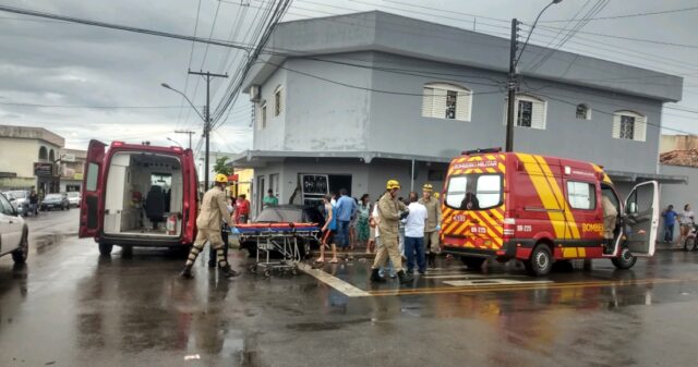Colisão entre dois veículos deixa três pessoas feridas no bairro Nossa Senhora de Fátima, em Catalão