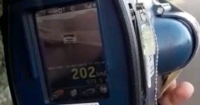 Carro de luxo é flagrado a 202 Km/h na BR-060