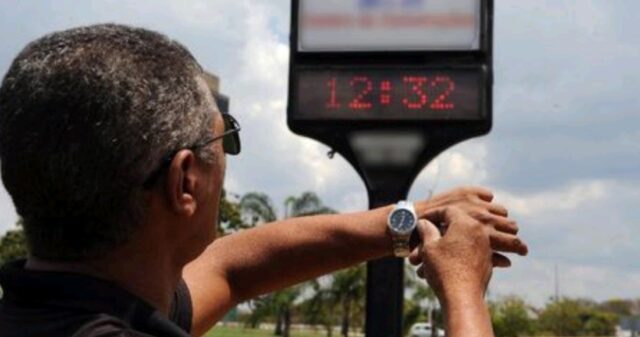 Bolsonaro acata parecer e decide que não haverá horário de verão em 2019