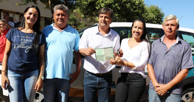 Prefeitura de Ouvidor entrega veículo 0 km para Secretaria de Assistência Social