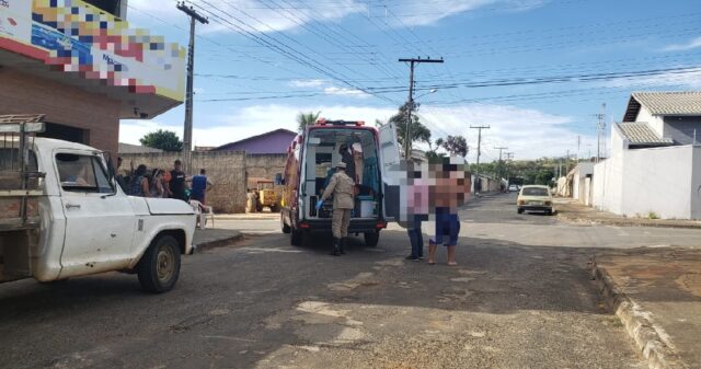 Colisão entre carro é moto deixa um homem ferido em Catalão