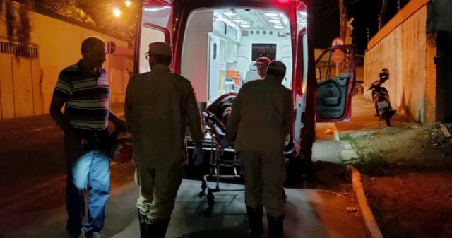 Motocliclista de 24 anos fica ferido em acidente de trânsito no Bairro São Franscisco