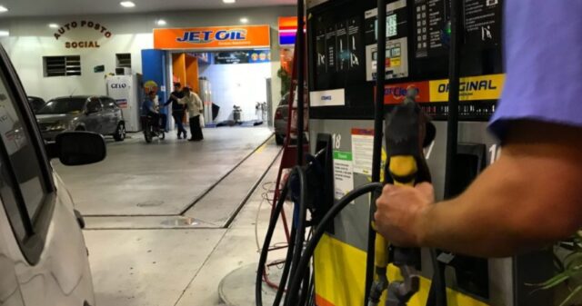 Governo publica nova tabela referencial para cálculo do preço do combustível