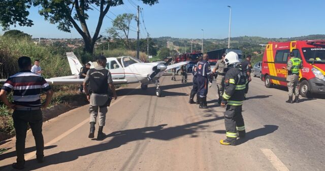 Bombeiros acionados para pouso forçado na GO-070 em Inhumas